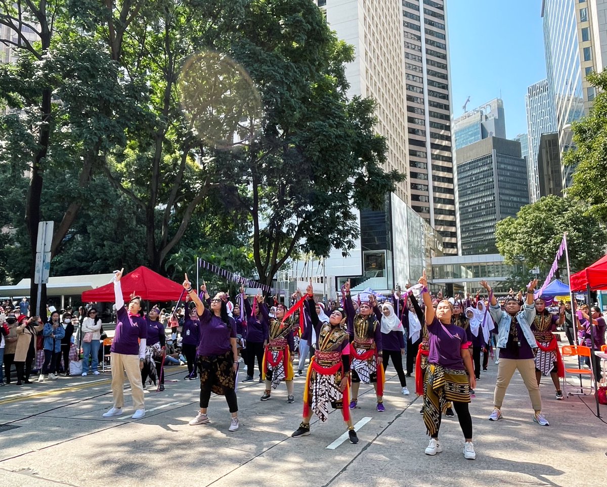 AsianMigrantsHK's tweet photo. Hong Kong Women Unite!

On this international Women's Day, the Hong Kong women from various sectors and nationalities came together and united to continue to call on the Hong Kong Government to have equal rights for women.

(Photos: OBR-HK 10th Anniversary March 5, Central) https://t.co/cxKXn0sBI7