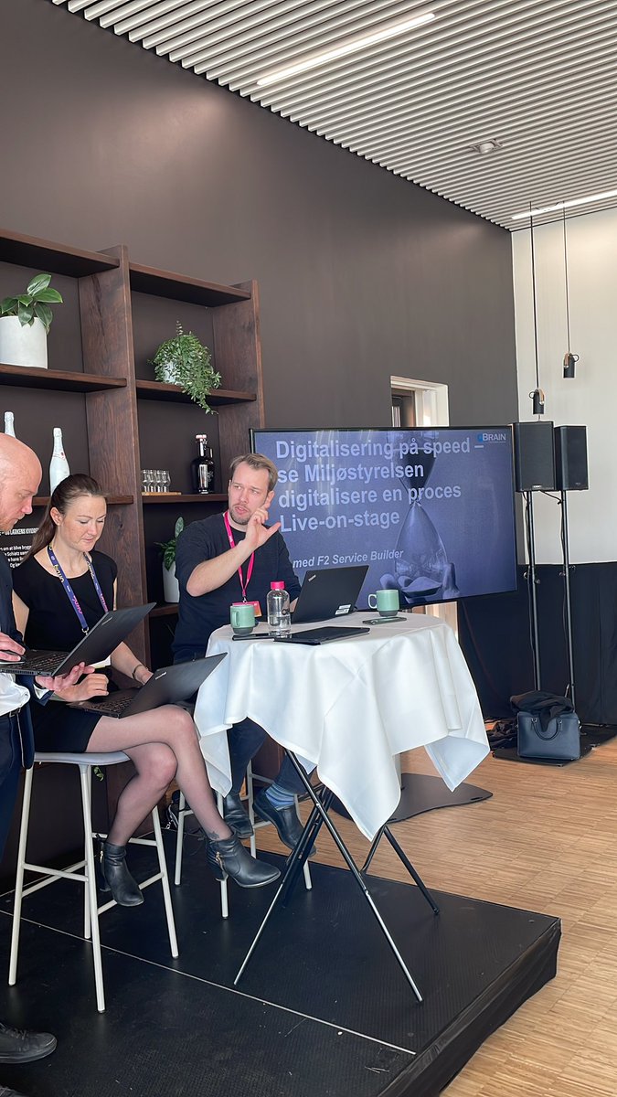 Digitalisering på speed? Kan Miljøstyrelsen digitalisere en proces i løbet af et 30 min. oplæg på #OFFDIG2023 ?
Kom i Schiøtz kl 10.30-11.00 og se <a href="/cBrainF2/">cBrain</a> Service Builder live-on-stage og hør om perspektiverne fra Lars Møller Christiansen fra <a href="/Miljostyrelsen/">Miljøstyrelsen</a>