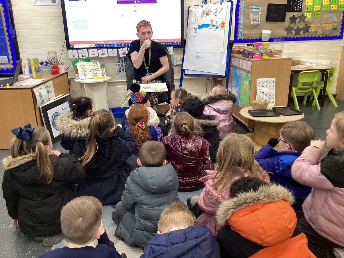 InceCEPrimary's tweet photo. 1A enjoyed creating actions for their end of day reading. We looked at the story of Little Red Riding Hood #traditionaltale https://t.co/gRPSDyskKx