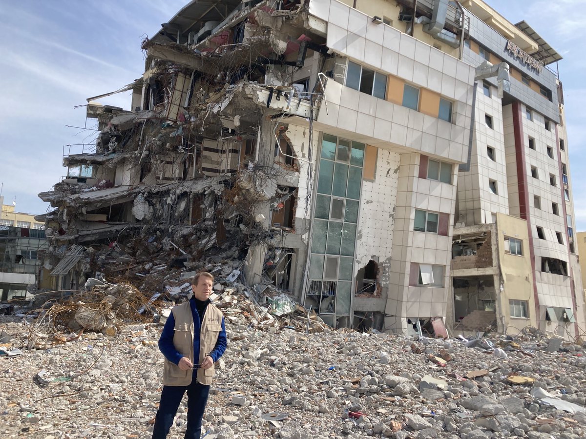 Hospital destroyed by earthquake in Turkey. Only one hospital left standing to serve nearly two million people. Learn more and provide support at ⁦@CorusIntl⁩