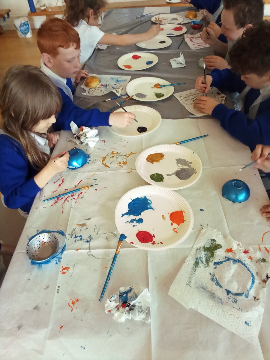 wla_y3's tweet photo. Class 6 loved their Diya painting on Monday #wlaRE https://t.co/Ec1kMpHMbu