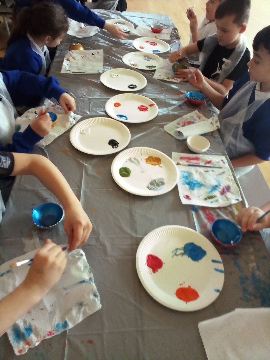 wla_y3's tweet photo. Class 6 loved their Diya painting on Monday #wlaRE https://t.co/Ec1kMpHMbu