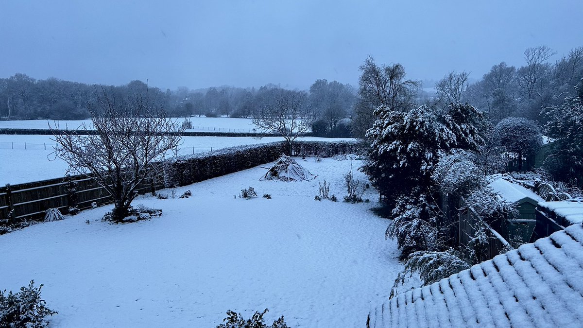 mlavg's tweet photo. @GMB Snow in Wadhurst, East Sussex https://t.co/l8p1R6JGgx