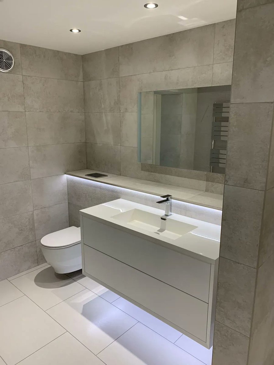 Dural_UK's tweet image. Wednesdays project is this stunning bathroom done by Versatile back in 2019. 
He used both our LED profiles and bespoke powder coated profiles to finish off the niche. 
We love it!

#ProjectPics #DuralProfiles #Bepoke #LED #BathroomInspo