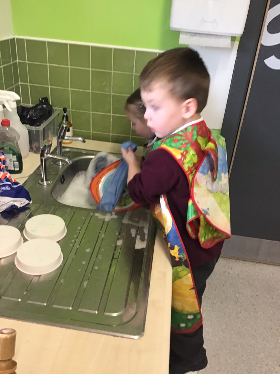 We have been making our own sandwiches in Nursery today 🥪 
We were really good at using the knife to spread our choice of filling and we even had some super stars who volunteered to wash up 🥰 <a href="/DartonPrimary/">Darton Primary Sch</a>