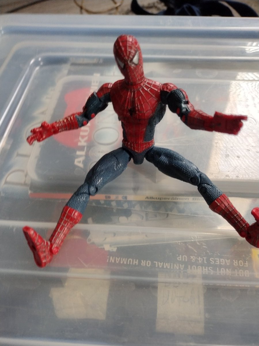 I forgot my old super poseable Spider-man was in this box. My sister bit some of his fingers off. If I ever learn to draw, he might be useful as posing reference. https://t.co/22DPUAQZzH
