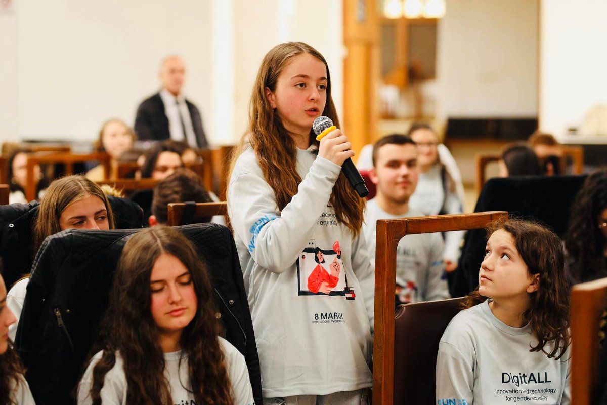 unwomenkosovo's tweet photo. Happening Now: young women and girls from 4 municipalities are having a unique opportunity to talk to H.E Madame President, @VjosaOsmaniPRKS as we mark #IWD2023. We thank President Osmani for her presence in our event organized with @ipkofoundation &amp; @wit_kosovo. 

#PowerOn https://t.co/mtHpU279sQ