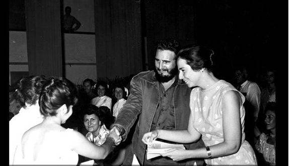 MMarreroCruz's tweet photo. #FidelPorSiempre: "Y sé que en el corazón de los revolucionarios y en el corazón de todo el pueblo calarán profundamente las justas aspiraciones y los justos ideales de ustedes, las mujeres cubanas".
¡Muchas felicidades en este día, #MujeresEnRevolución! https://t.co/jo9LR6pdK7