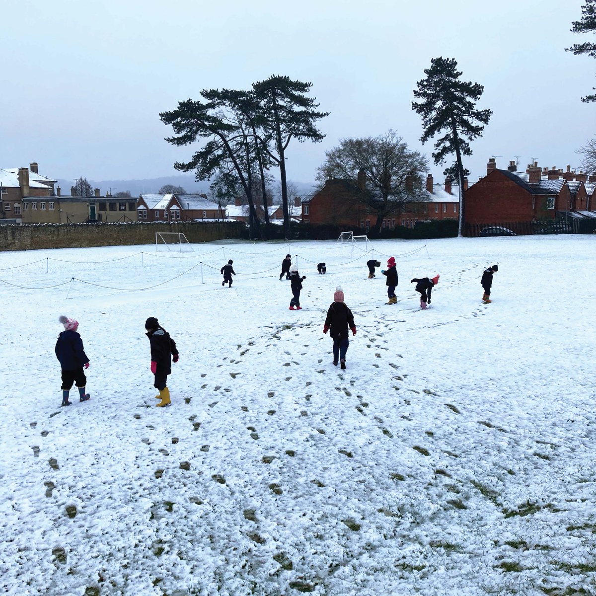 Sherborneprep's tweet photo. Our Pre-Prep pupils enjoyed the snow this morning!

#SherbornePrep #SPSPrePrep #Snow #SnowDay https://t.co/vU3jOTlVjT