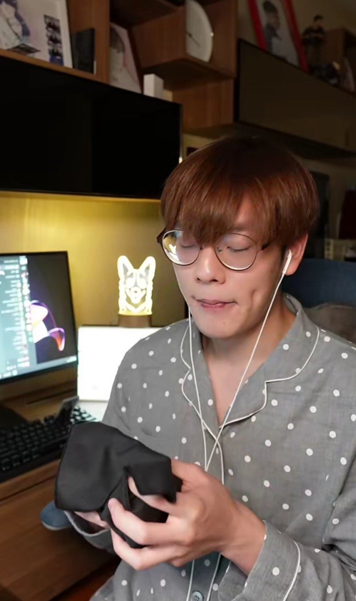 THEBLUEPK2's tweet photo. น่ารักขึ้นรึเปล่า
#CTRPANUWAT #CTRStreamer https://t.co/aDZtk3ZgI6