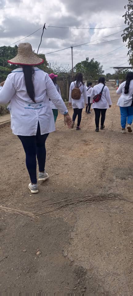 La mujer que cumple misión en Venezuela, entrega amor y salud al pueblo venezolano. <a href="/cubacooperaveG/">Brigada Médica Cubana en el Estado Guárico.</a> @cubcooperaveGua #MujeresEnRevolución #CubaPorLaVida <a href="/cubacooperaven/">Brigada Médica Cubana en Venezuela</a> <a href="/MINSAPCuba/">Ministerio de Salud Pública de Cuba</a> <a href="/japortalmiranda/">José Angel Portal Miranda</a> <a href="/TaniaMCruzHdez/">Dra.Tania Margarita Cruz Hernández</a>