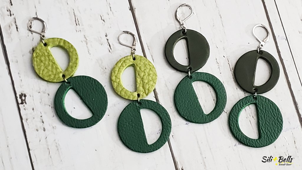 SiliBells's tweet photo. They say, it's not easy being green💚
But we make it look so good😍
Don't blend in. Do something different.
Shop 👉🏾https://t.co/ItSQdJxHBn
Handcrafted. Sustainable♻️ Jewelry.
#SiliBells #handmadejewelry #BlackOwnedBusiness #upcycledjewelry #chicagodesigner #blackgirlmagic https://t.co/KXeJlOMOuW