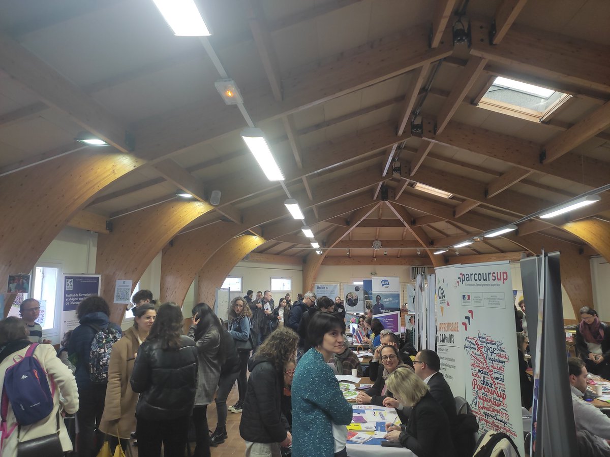 💪 Bravo à @InfoJeunesNA pour l'organisation du forum "Partir à l'étranger" soutenu par la région <a href="/NvelleAquitaine/">Nouvelle-Aquitaine</a> ! 
La forte fréquentation de ce forum montre l'intérêt de notre jeunesse à découvrir de nouveaux horizons.