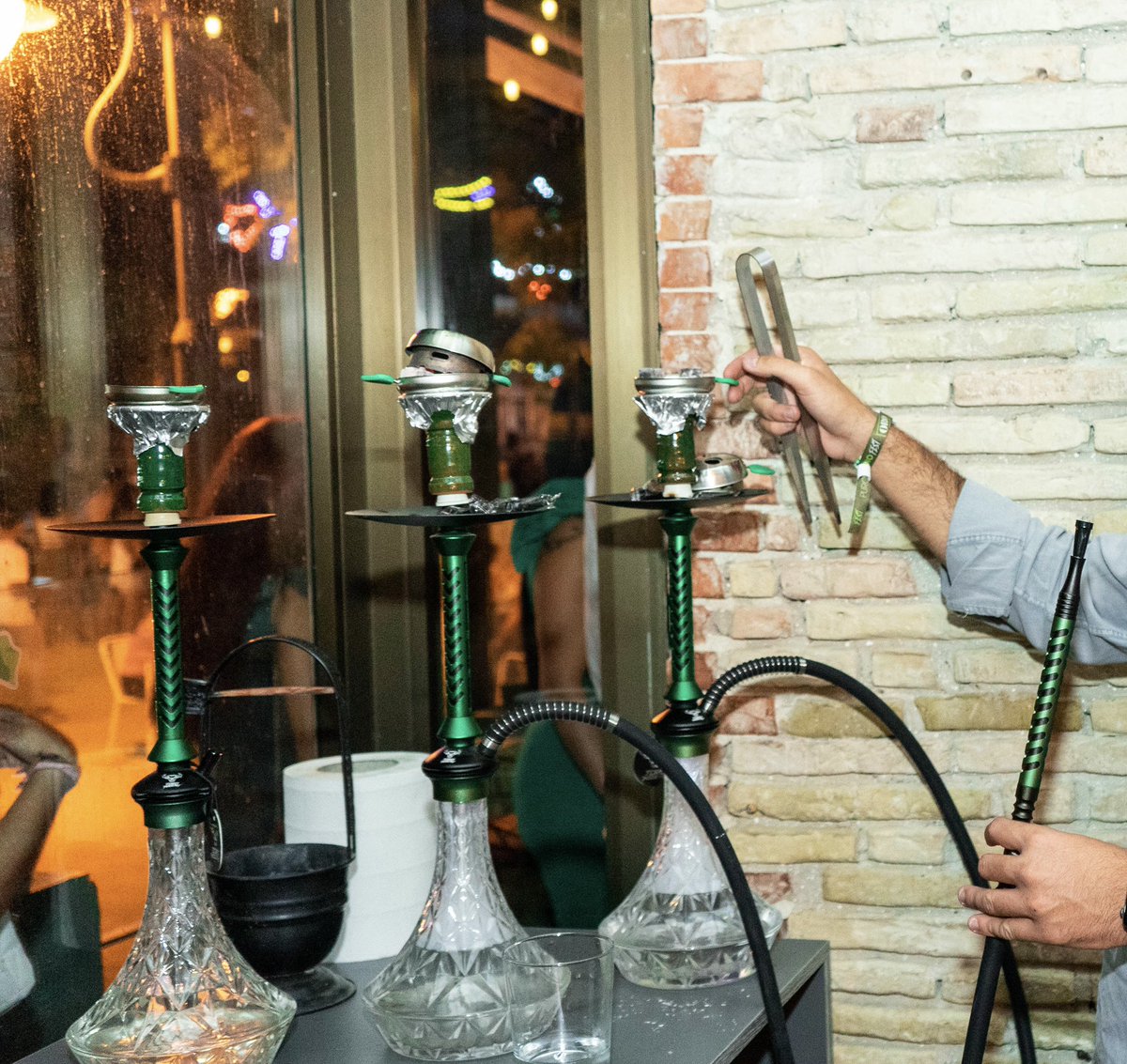 ficus_food's tweet photo. ¿Un tardeo en #Ficus? 💚 ¡Prueba nuestras #Shishas!🙌🏻

👉 Todos los findes a partir de las 16:00 por sólo 10€. ¡Nos vemos este finde!

#shishas #cachimbas #pub #restaurante #cocinamoderna #palmadelrio #restaurantecordoba https://t.co/mRWMaJfIWM