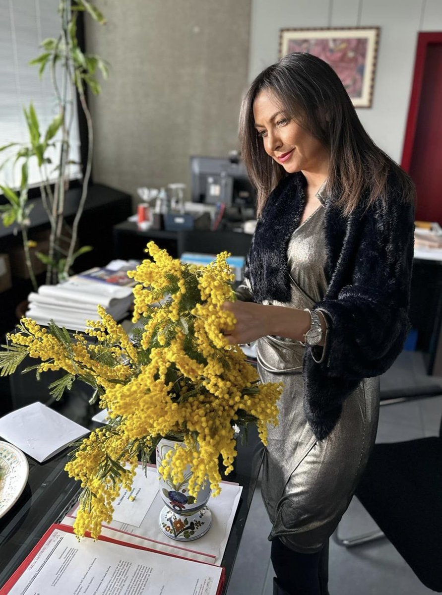 "Bisognerebbe riappropriarsi del dovere di governare il mondo. Essere donne rivoluzionarie significa dunque questo: avere rispetto per sé stesse e gli altri e gestire la vita senza sotterfugi". 

Letizia Battaglia #8Marzo #festadelladonna #WomensDay