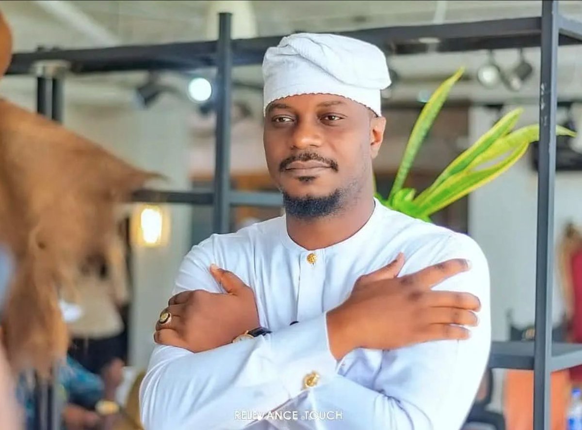 vanguardngrnews's tweet photo. Peter Obi celebrates Gbadebo Rhodes-Vivour at 40

Presidential candidate of the Labour Party, LP, Peter Obi has celebrated the governorship candidate of the party in Lagos state, Gbadebo Rhodes-Vivour (GRV) on his 40th birthday anniversary....1 https://t.co/pT7N2hQxdo