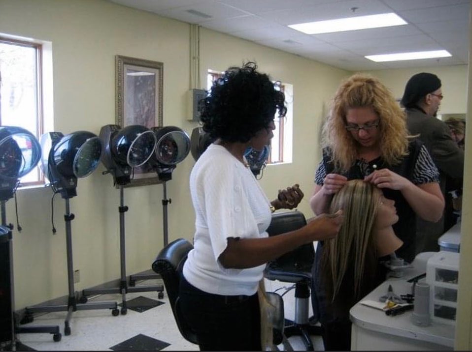 Extensions2121's tweet image. Natural Hair Care Institute 
Coming Soon  
Minnesota -Twin Cties First diversity Hair Braiding - Hair Extension School . 
For more info ☎️612-722-6622 
extensionshairandwigs.com