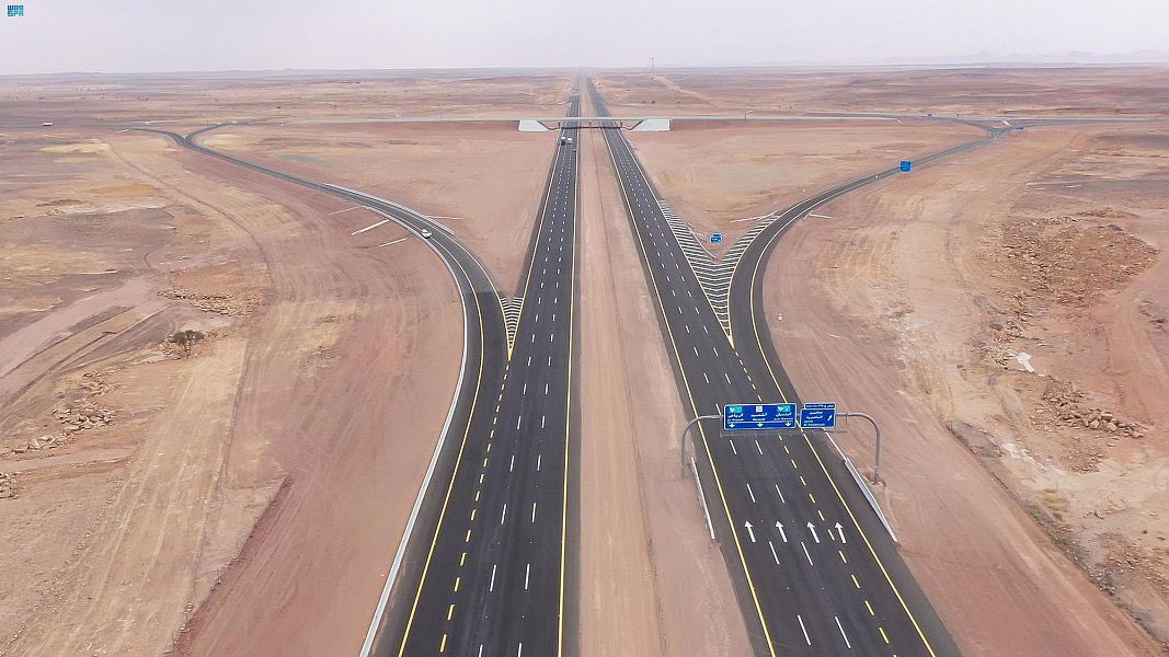 SaudiProject's tweet photo. اكتمال نقل اختصاص إدارة وتشغيل الطرق بين منظومتي النقل والبلدية، لتكون منظومة الشؤون البلدية والقروية مسؤولة عن الطرق داخل النطاق العمراني، فيما ستتولى منظومة النقل والخدمات اللوجستية الطرق في خارج النطاق العمراني https://t.co/hCtysxy2yv