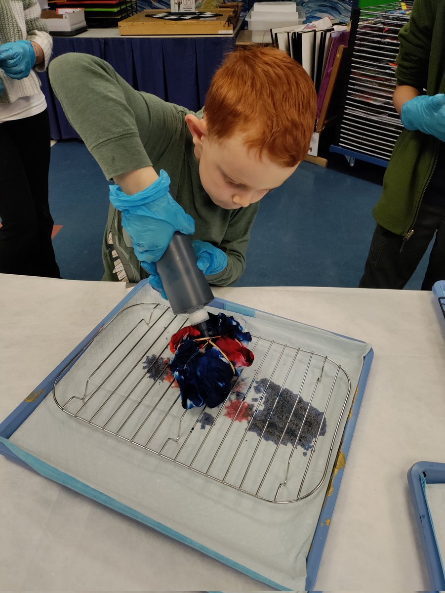 Happy Youth Art Month! PTA Spring Art Adventures with Mrs. Kelly! Tie dye pillowcases. 😊🎨🖌️💗 #VAartedYAM23 @CCPSVISARTS @SpringRunSTEAM @VAartED @LaurynKeller7 @KatieAdcock9 @TheLeeAdcock