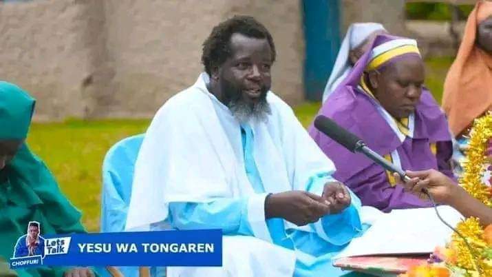 AfricaFactsZone's tweet photo. Kenya's self proclaimed Jesus Christ, Prophet Eliyu Simiyu has ran to the Police, saying a group of people plan to crucify him on Easter Day.

He calls himself the Jesus Christ of Bungoma.

He has gone into hiding. https://t.co/aHxyVByXLt