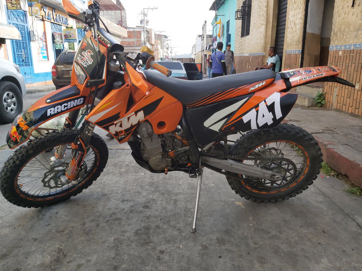 RATRAPAS's tweet photo. A la venta 
KTM 450 EXC R 2007
Cambio de aceite
Suspencion 
Carburación
Reglaje de válvulas https://t.co/rBSVnRsxOK