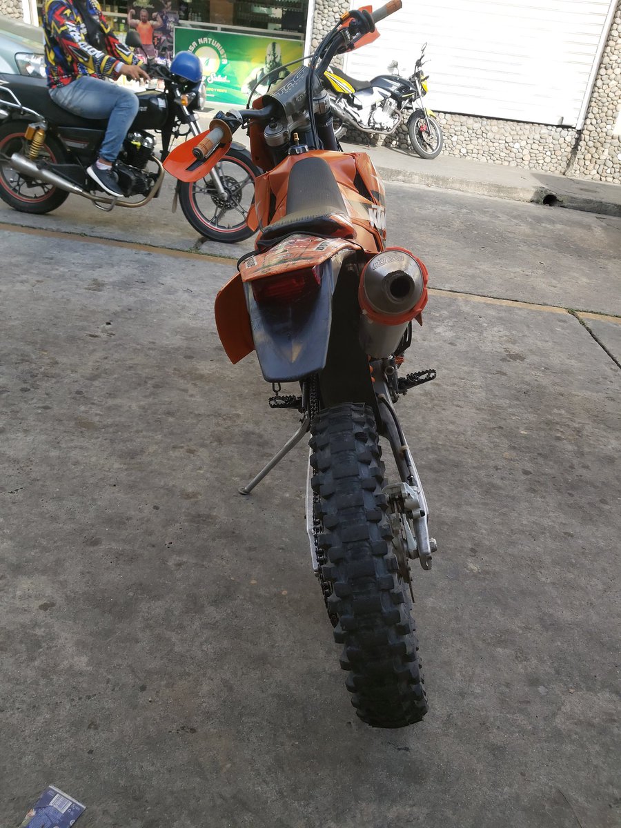 RATRAPAS's tweet photo. A la venta 
KTM 450 EXC R 2007
Cambio de aceite
Suspencion 
Carburación
Reglaje de válvulas https://t.co/rBSVnRsxOK
