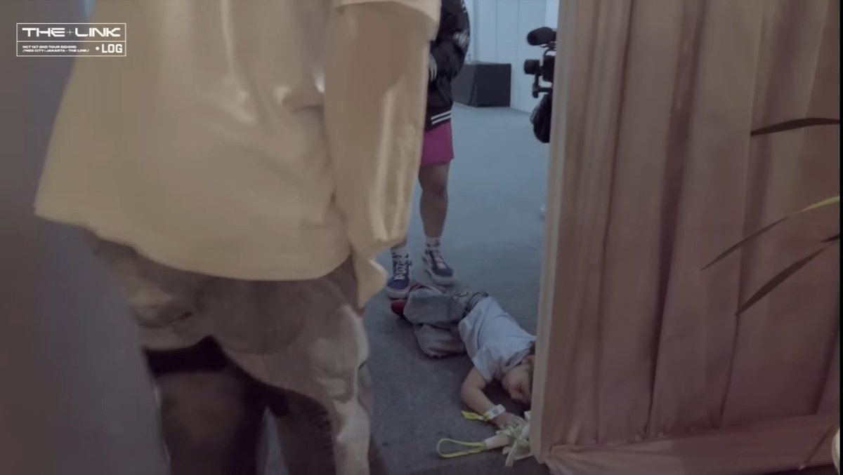 nctzenbase's tweet photo. MAU HERAN TAPI DIA MARK LEE WKWK YAA SIAPA YG GAK BAKALAN PINGSAN 😭 🫶 
 https://t.co/oBXQ59uoqW