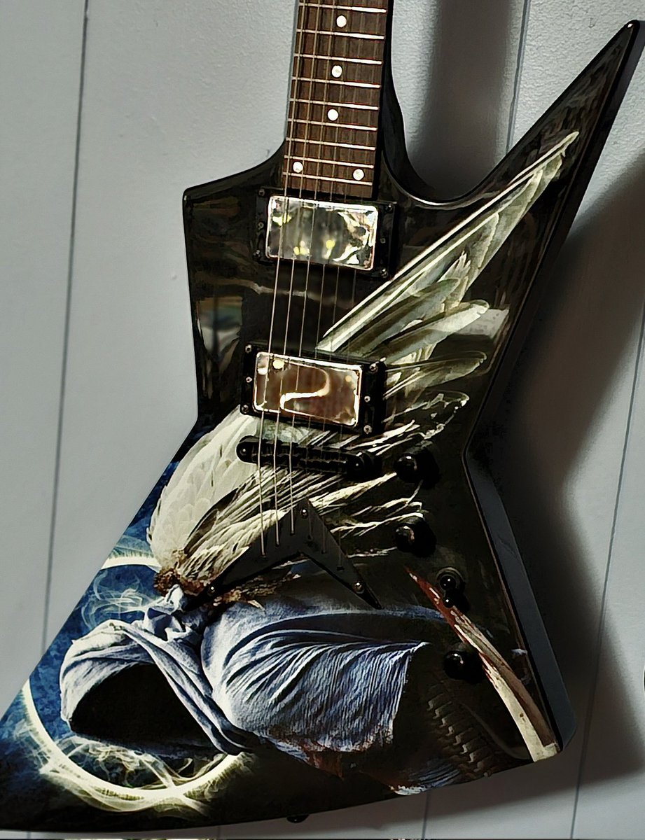 Wicked Wednesday piece of gear!! A Dean Dave Mustaine Angel of Deth II. 
#artist #guitarist #musician #musicislife #musicianlife #artistlife #deanguitars #davemustaine #guitarsarebetter #guitarsofinstagram #guitarplayer #wickedwednesday #musicgear #guitaroftheday