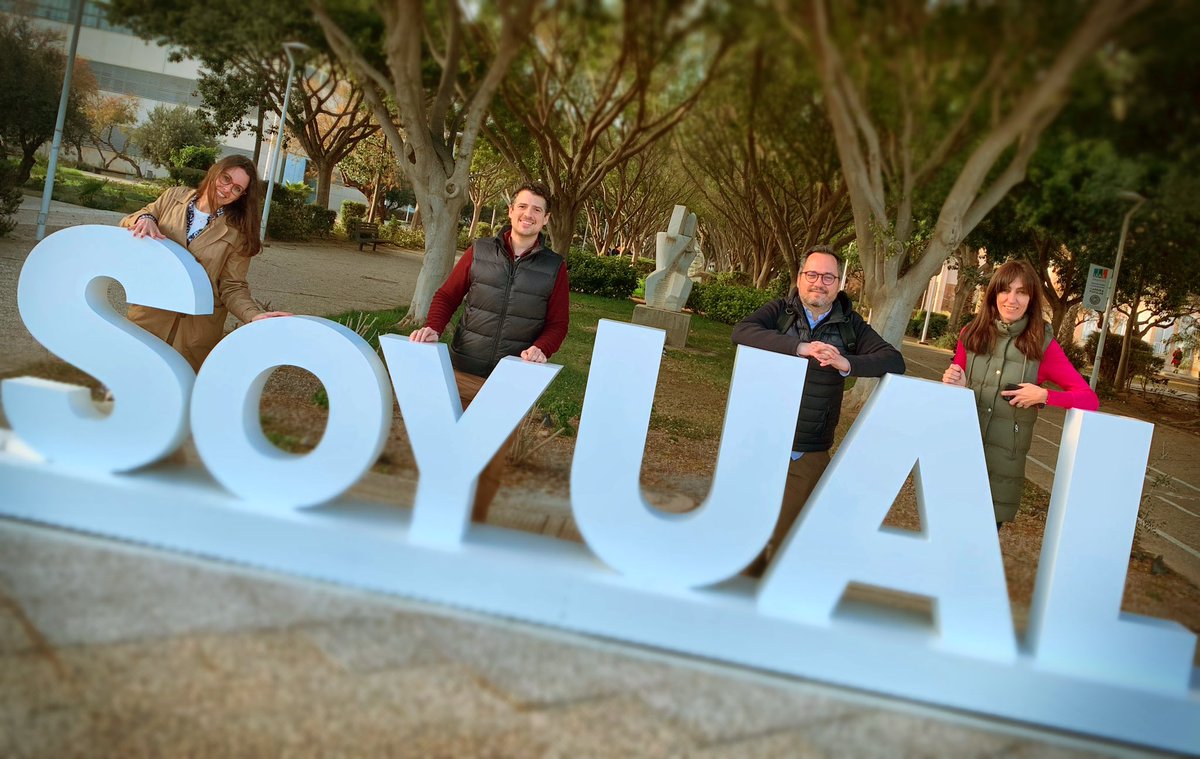 Vgomez10's tweet photo. Recordando viejos tiempos con @jaberme @s_rentero @loladelamor en la #UAL. Gracias profe! https://t.co/qtwzsXwYKW