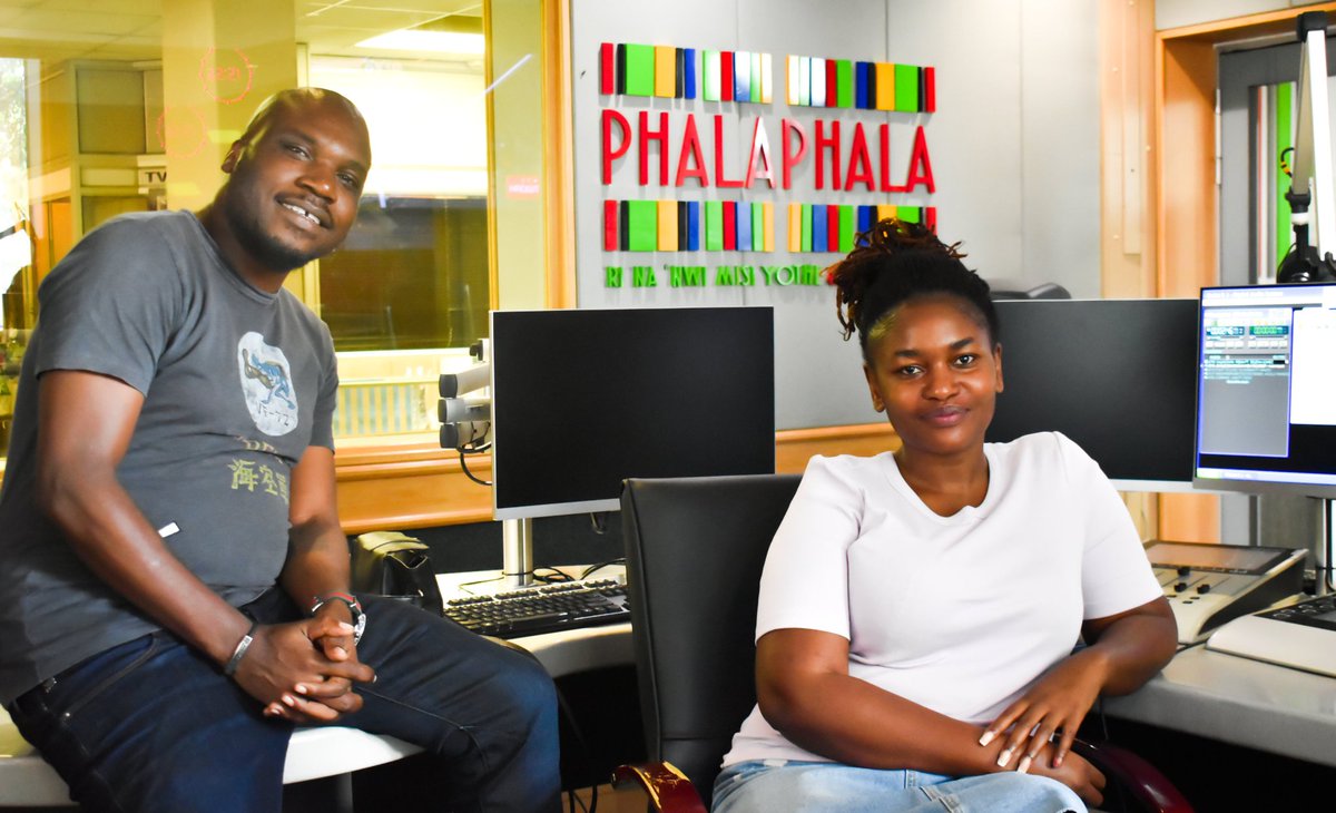 deep_renzo's tweet photo. @Phalaphala @Ticoliphadzi @shandu_vele Sanga misi ri rothe nga hafha Tembisa kha Mbekanyamushumo ya #Dziaorowa326pm na @Ticoliphadzi @shandu_vele na Mubveledzi @pfuluwanin Musumbuluwo u swika Lavhutanu kha @Phalaphala FM nga #WCW ndi khou crush kha @Mbaimbaivhahan1 Vhahangwele ❤️❤️❤️ #Azisheeeeeeeee 🎶🎼🎵🎧📻🎙️🔥💃🏿🕺🏿 https://t.co/XAhau4ltI4