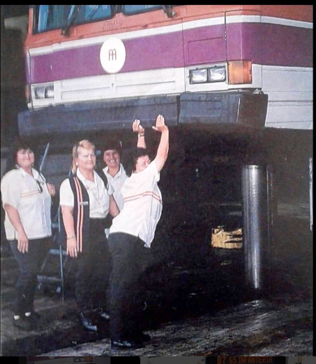 “Al llegar a la A.M.A y tener que manejar una guagua de 50 pies de largo y 26,000 libras fue “a piece ok cake” Emérita Rodriguez #diainternacionaldelamujer #laspioneras ✨🌹💜