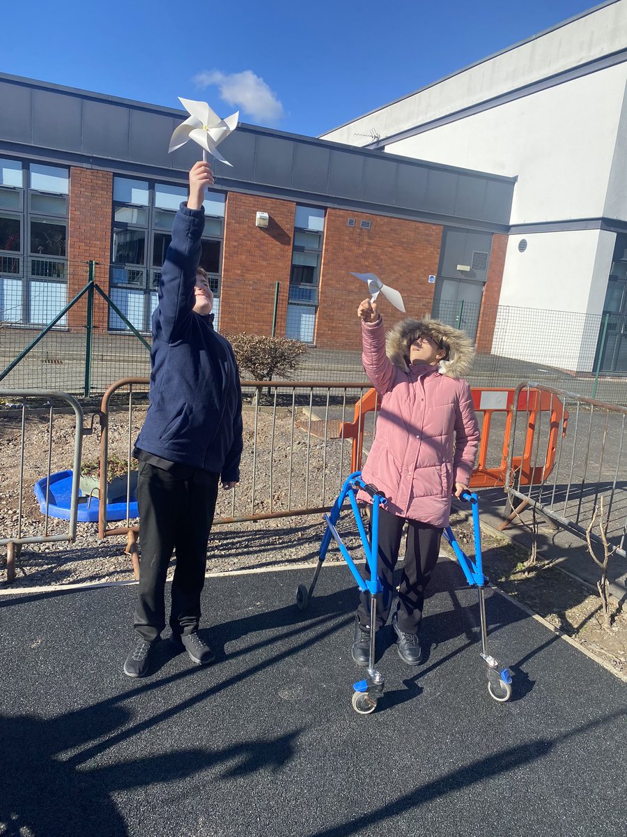 Miss Robertson tweet media