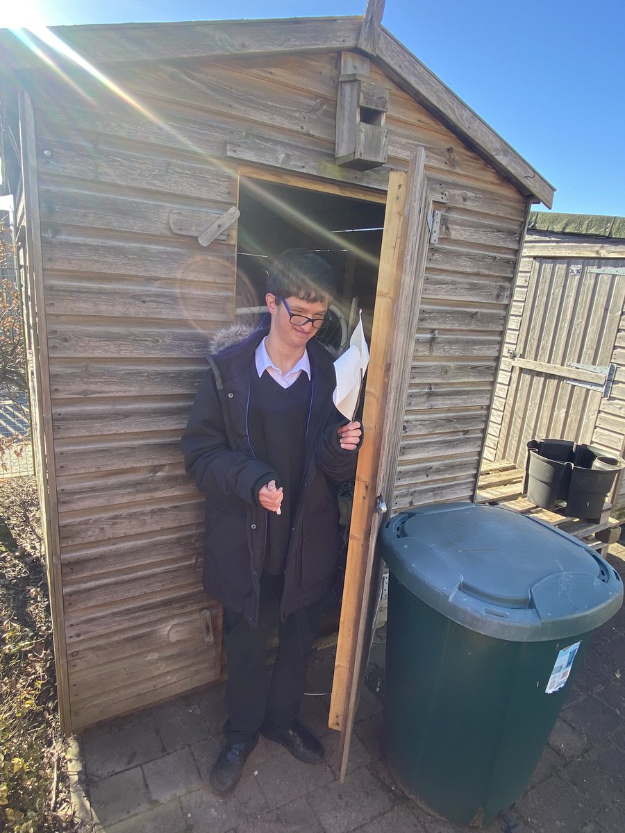 Miss Robertson tweet media