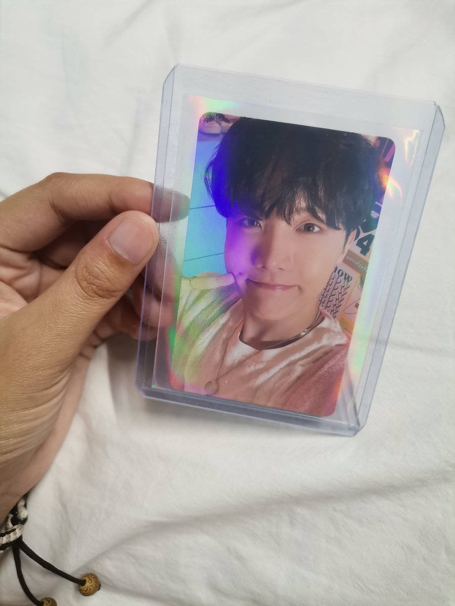 BTSEROTONlN's tweet photo. omg hobi came home 🌈💜💫 it took so long 🥹 but it perfectly arrived at the right time 🥺 thankyou so much for this pc ga @borahaehug 🫂 it was worth the wait !! i love hobi so much and the fact that he recently released his new song ‘on the street’ ☹️ feels like it was destiny. https://t.co/zUEl3zdNc2