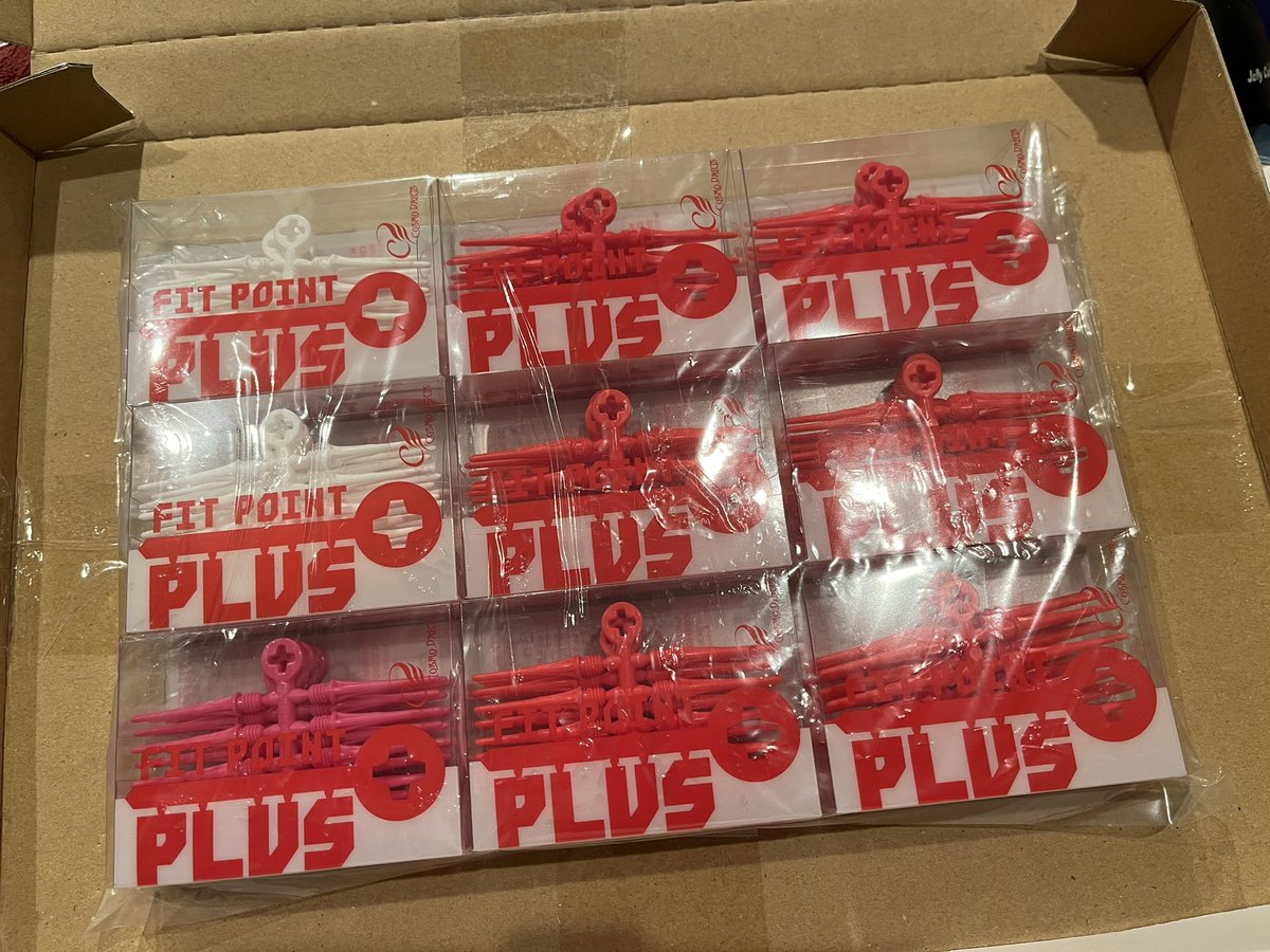 okadarts's tweet photo. チップまとめ買いしたら平積みで到着🙂
こなれるまで抜きづらいんだけどしっかりしてるのでお気に入り🎯
そしておまけのクリアファイルは@leung_cathy さんでした🙂
#コスモダーツ #FITPOINTPLUS #ダーツハイブ #darts #ダーツ https://t.co/3RYn1R4GEE