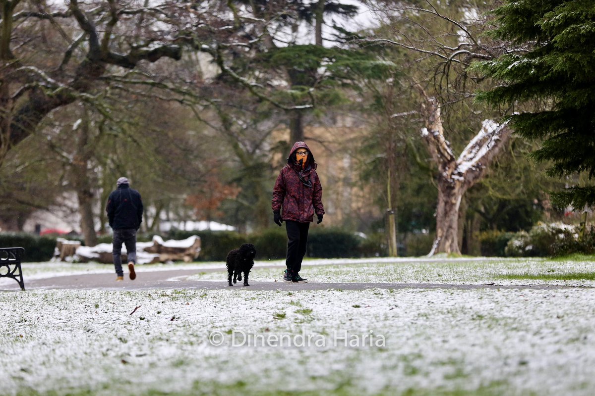Dinendra_Haria's tweet image. Snow, again and in MARCH? Londoners woke up to snow this morning as an Arctic blast swept the UK bringing snow and freezing temperatures. 

#snowinlondon #snowinmarch #snow #snowday #cold #winter #London #snow #snowfall #londonsnow #uksnow
