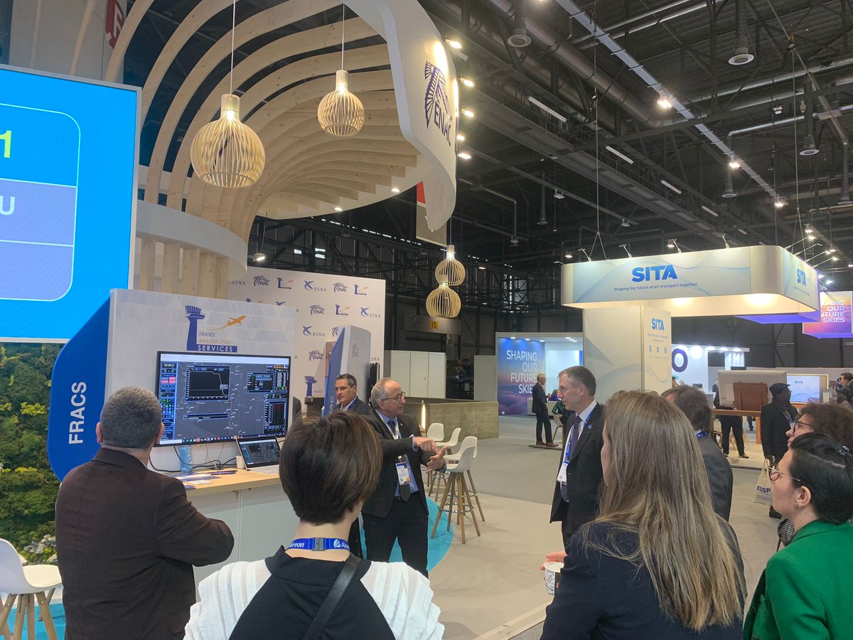 Presentation of the #DIADEME collaborative platform on the #FRACS stand. 
Explanation of its capacities and functionalities in #AirspaceDesign 

#AirspaceWorld #aviation #environment #performance #safety #capacity