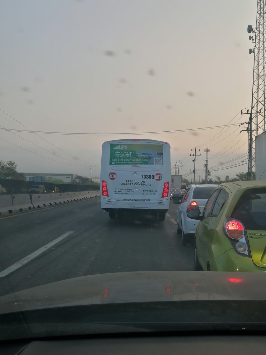 JGRG10's tweet photo. @LipuMexico, su unidad metiéndose a la fila, parándose en el primer carril de libramiento https://t.co/o5RWTWZjXF