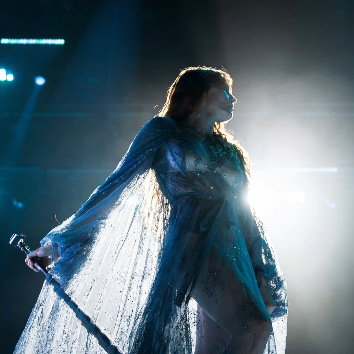 welcharchive's tweet photo. florence welch performing at rod laver arena in melbourne, australia. photographed by naomi rahim. https://t.co/vFueLlVQfm