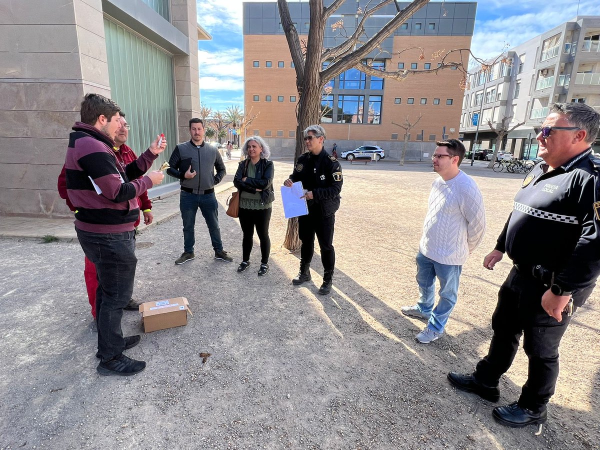 Alfarajuntament's tweet photo. 🦮 Alfara del Patriarca arreplega les primeres mostres d’ADN d’excrements 💩 canins per mantenir el municipi net 
🐾 L’Ajuntament d’Alfara del Patriarca ha realitzat una formació amb l’empresa ADN Canino per a posar en marxa la campanya

ℹ️ https://t.co/a8q3yT1LQd

@ADNcanino_es https://t.co/rZJYA17K20