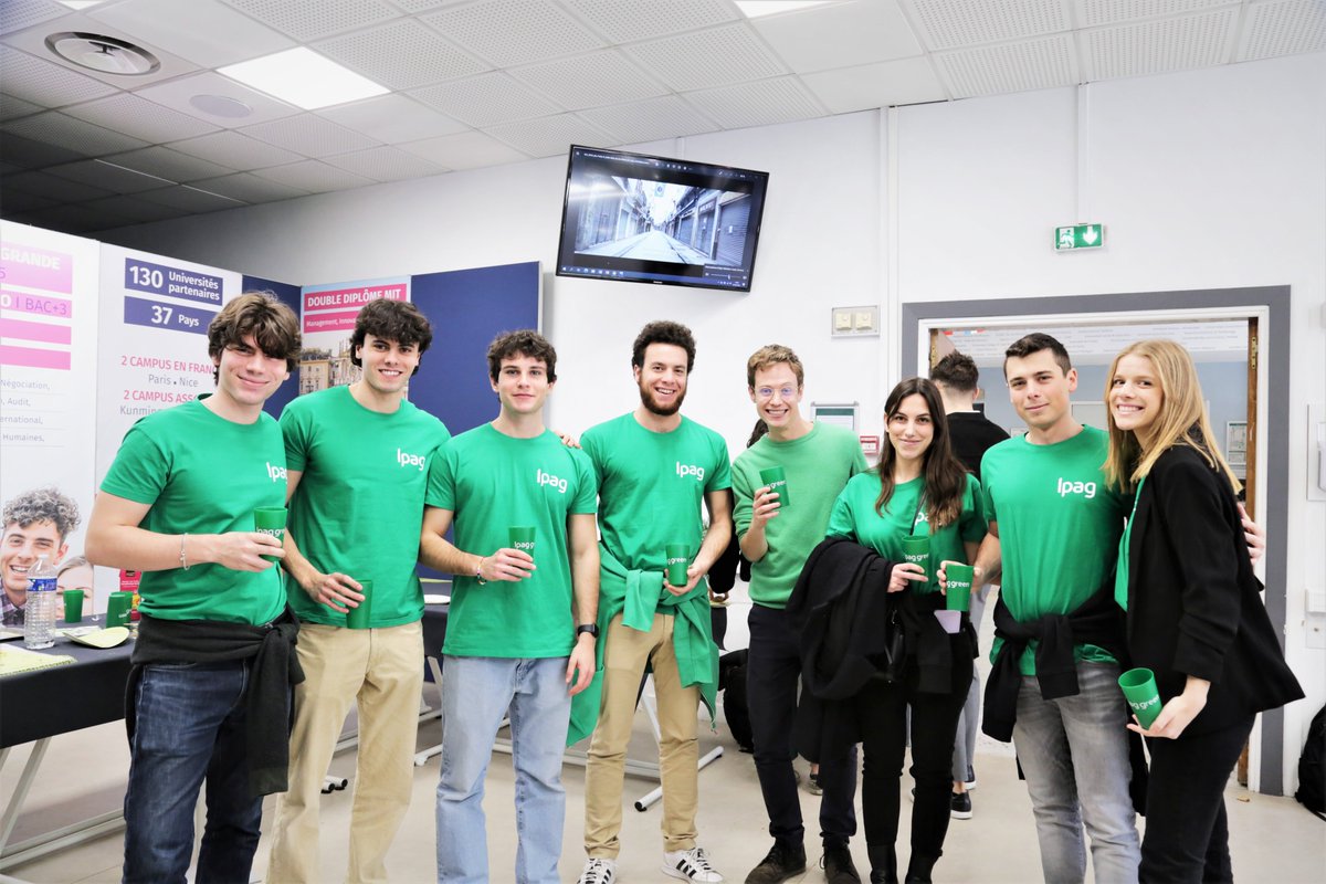 IPAGBS's tweet photo. Le Green Day, c'est l'occasion de réfléchir et de débattre sur des sujets essentiels comme la transition écologique, le harcèlement, et la discrimination. Merci à tous d'y avoir participé, et n'oubliez pas que chaque geste compte. 💚  #green #greenday #ipagbs #ipag #ecologie https://t.co/hQJ34RF7UF