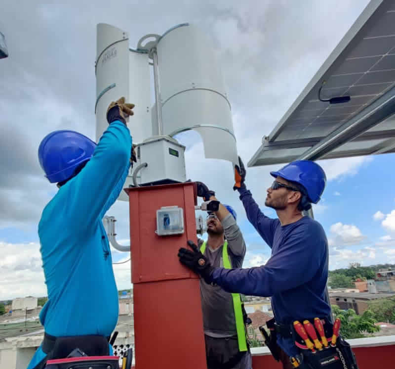 RadioSantaCruz_'s tweet photo. La mediana empresa #RENOVA de #Camagüey trabaja en la ejecución de varios proyectos en la provincia y otros territorios cubanos que apuestan por la sostenibilidad energética de empresas, mediante la instalación de sistemas fotovoltaicos
https://t.co/ZPVpDeSAKg https://t.co/cQoqAMh9fc