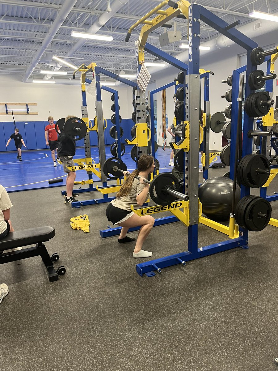 FastCubs's tweet photo. Squats were low and energy was up this morning! https://t.co/NGXITgYG2a
