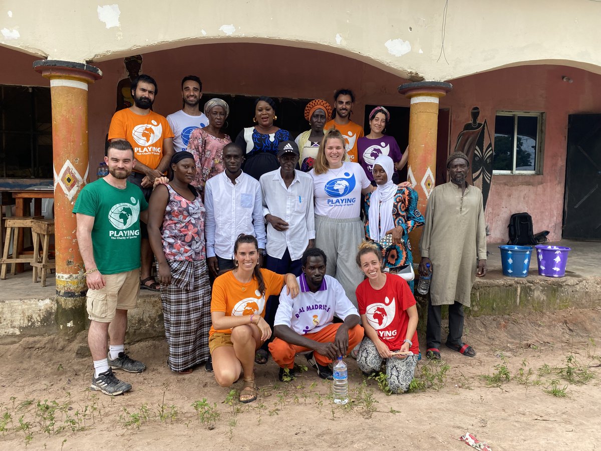 playingspain's tweet photo. 📚 Nuestro cole en Gambia se creó buscando la paridad entre niñas y niños en todas las aulas gracias al apoyo del profesorado y de las familias 

¡Hoy queremos que conozcáis a estas súpermujeres y súperniñas de Gambia! 🇬🇲 

Son el motor de las aulas y del cambio. 
#DíadelaMujer https://t.co/mfUr6UdU1H