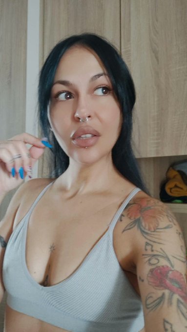 A breve live su Stripchat ❤️⬇️ https://t.co/VDwVsF4wKX https://t.co/tYSTP9AsAt