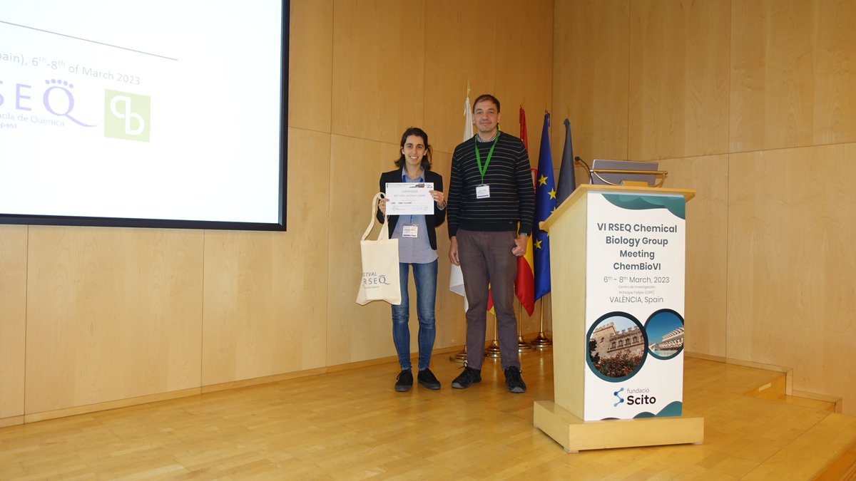 🏅 Laia Josa-Culleré (@Laiajc ) wins the Best Oral Abstract Prize from at the #ChemBioVI.
Presenting 'Photoawitching HDAC inhibitors for the spatiotemporal targeting of cancer cells with light'🥳
@rsc_chembio 
Congratulations!

👉 chembio.scito.org