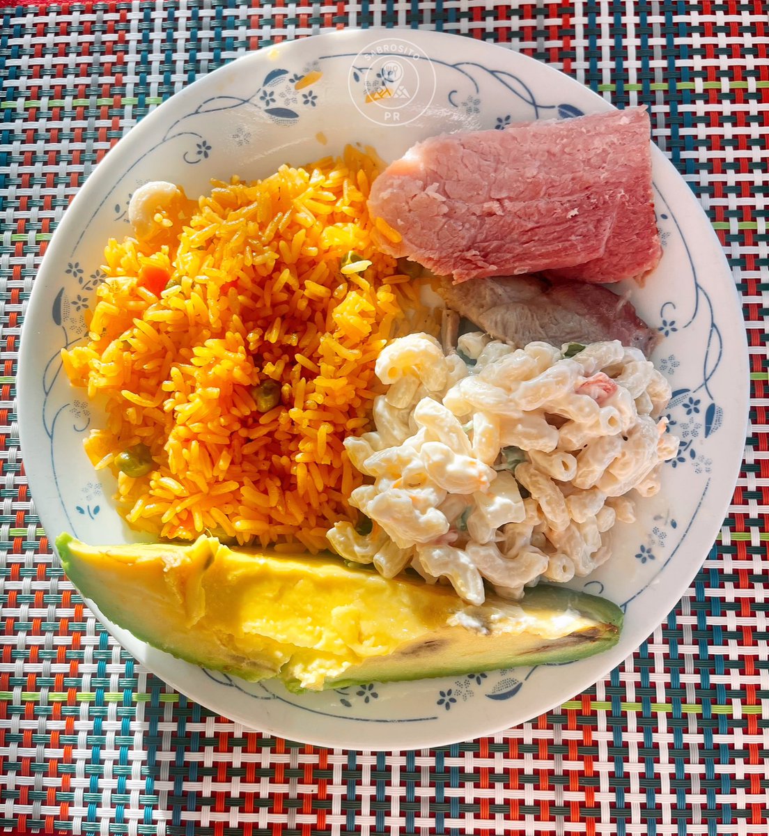 sabrosito_pr's tweet photo. 🍽️: Arroz guisado, ensalada de códitos, jamón, pernil y aguacate #💯Sabrosito
#sabrositopr #foodphoto #food #foodporn #foodlover #foodphotograpy #puertoricanlovefood #delicious #foodblogger #instafood #yummy #iliketotakepicturesofmyfood #foodie #foodlust #foodgod https://t.co/WjxXW62CCu