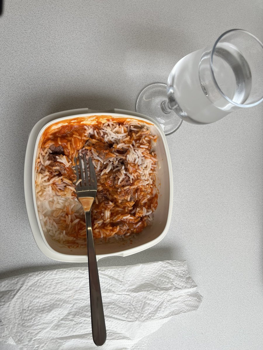 grossomodo0's tweet photo. @HeuraFoods vuelve al rescate con sus salchichas vegetales! Nuevamente no puedo comer en el Ministerio de Trabajo @empleogob
Otra vez con un menú semanal que no incluye opciones vegetales a pesar de los ánimos a reducir el consumo de carne del @consumogob https://t.co/OwLgru4giZ