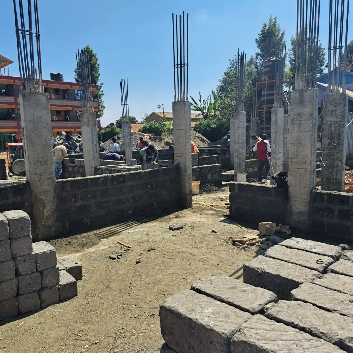 FosSolutions's tweet photo. Ground floor walling in progress for the learning institution the team has been working on since the 4th quarter of 2022.

Captured in the footage is an active site in Kiambu 🇰🇪 code named Project Red Ochre #Walling #FOSEngineering #AakFOS https://t.co/IYSwftfCtE