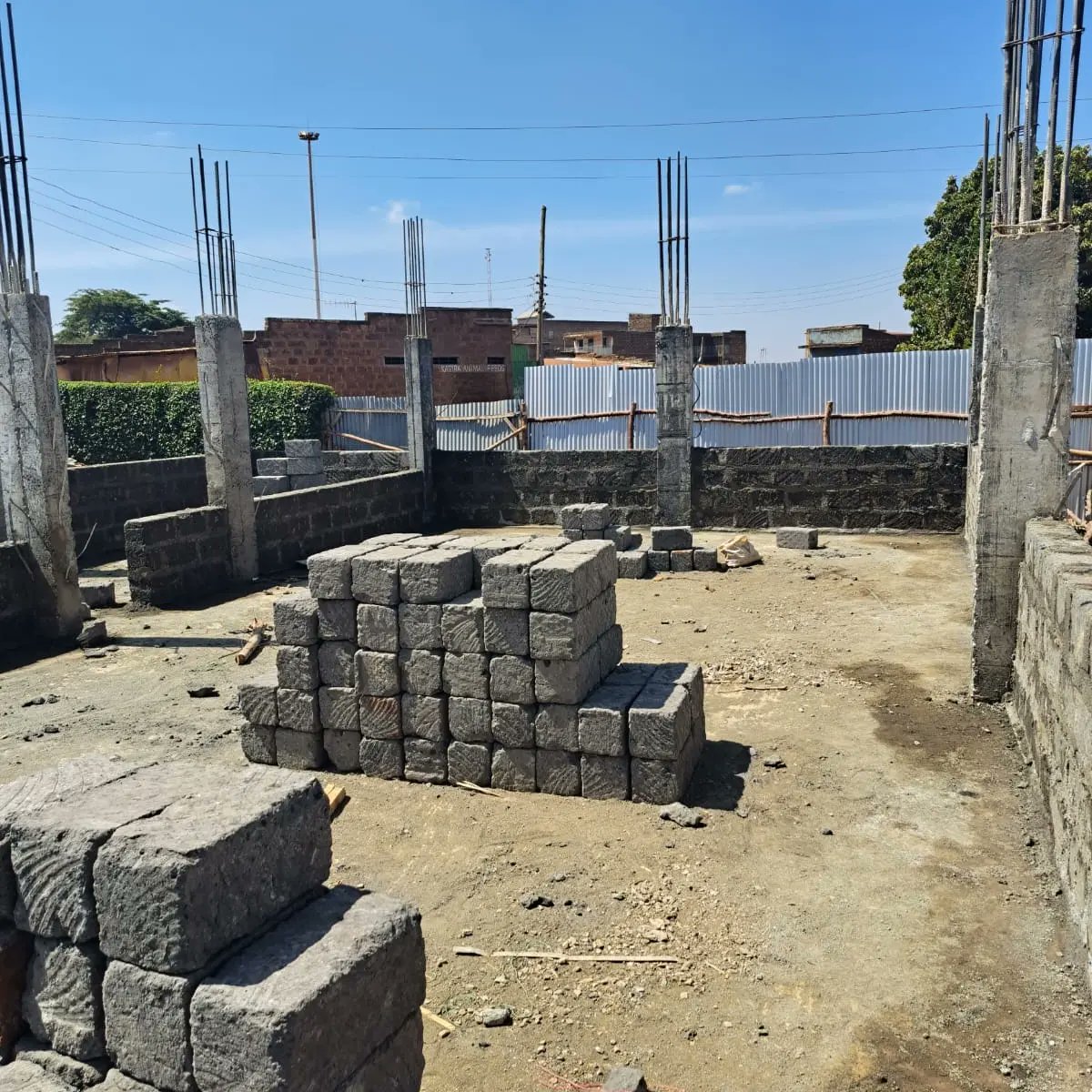 FosSolutions's tweet photo. Ground floor walling in progress for the learning institution the team has been working on since the 4th quarter of 2022.

Captured in the footage is an active site in Kiambu 🇰🇪 code named Project Red Ochre #Walling #FOSEngineering #AakFOS https://t.co/IYSwftfCtE